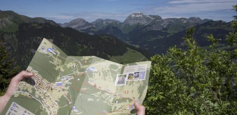 montagnes et vallees en suisse coince dans les douanes